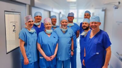 Zahraniční lékaři prošli školením ve specializovaném výukovém centru robotické kolorektální chirurgie v Nemocnici AGEL Nový Jičín 