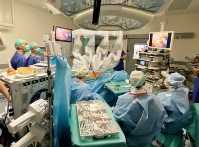 Chirurgické týmy z Evropy se jezdí do novojičínské nemocnice školit v robotické kolorektální chirurgii