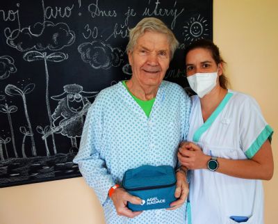 NADACE AGEL rozdává radost v podobě nečekaného dárku pacientům Nemocnice AGEL Nový Jičín 