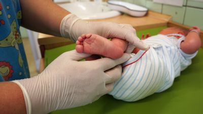 Cesta nejen k bezpečnému očkování. Novojičínská nemocnice nabízí rodičkám nové vyšetření závažných poruch imunity u dětí 