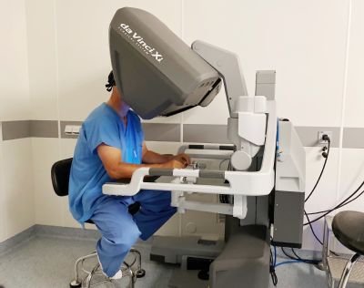 Da Vinci dělá z lékařů čtyřruké operatéry. Operační robotický systém v Nemocnici AGEL Nový Jičín provedl již 2 000 výkonů