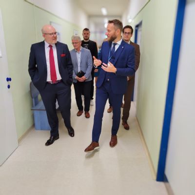 Ministr Válek navštívil Léčebné a rehabilitační pracoviště Vítkov