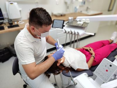 Nová zubní ambulance v Nemocnici AGEL Nový Jičín odbavuje první pacienty