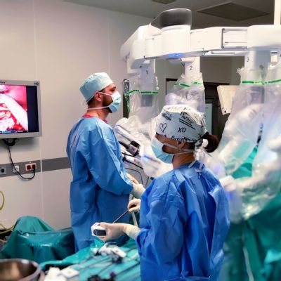 V Nemocnici AGEL Nový Jičín chirurgové využili u pacientů robotický systém DaVinci pro dvě rozsáhlé operace jater