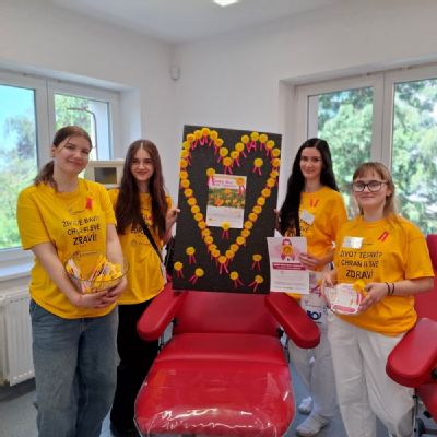 Komplexní onkologické centrum Nemocnice AGEL Nový Jičín podpořilo Český den proti rakovině. Do sbírky přispěli i dárci krve 