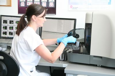 Pokrok v diagnostice alergií: Laboratoře AGELLAB otestují z krve téměř 300 alergenů najednou