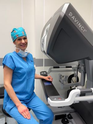 MUDr. Katarína Zogatová z Nemocnice AGEL Nový Jičín je první ženou v Česku s certifikací pro robotickou ORL chirurgii